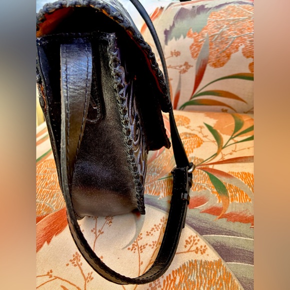 Patricia Nash Lux Black Tooled Leather with Suede Leather interior EUC shoulder - Picture 5 of 9